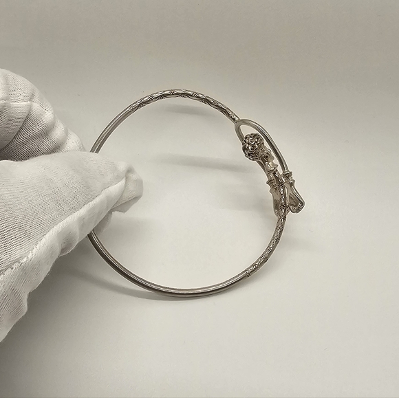 Elegant Silver Bangle Bracelet - Picture 9 of 10
